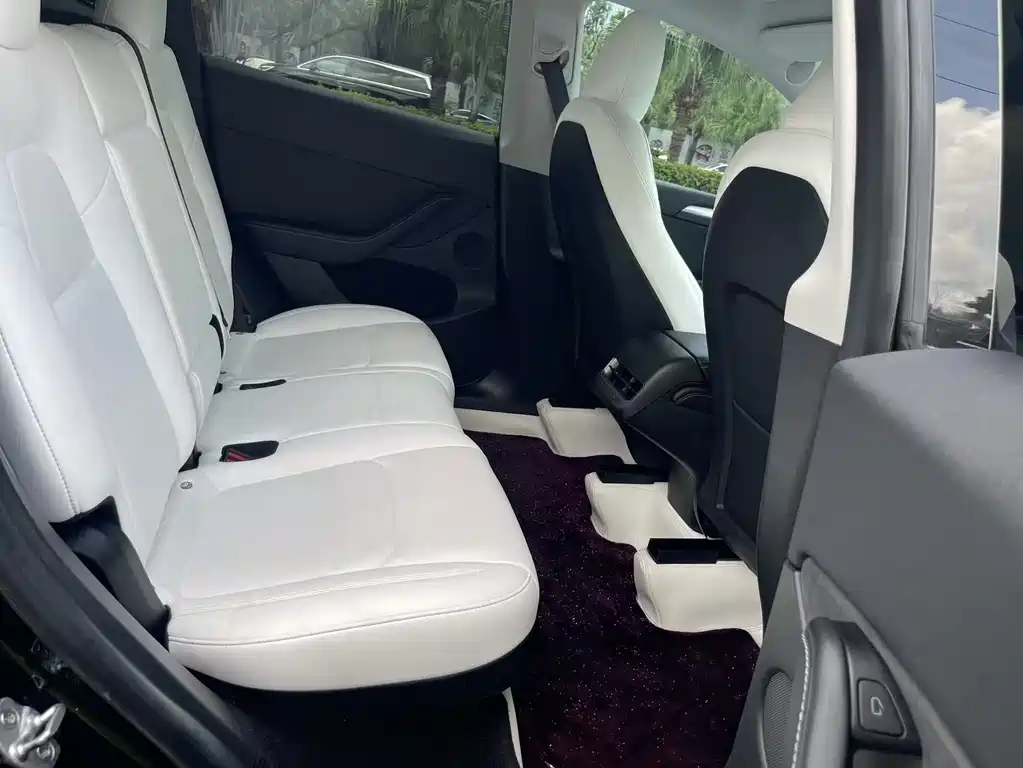 Tesla Model Y — фото 13