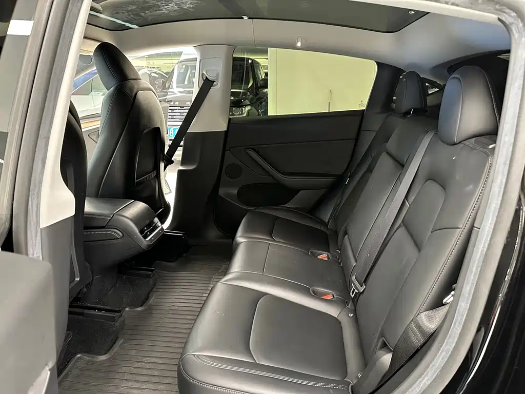 Tesla Model Y — фото 14