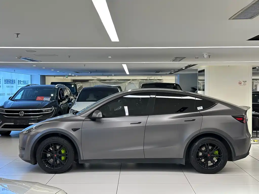 Tesla Model Y — фото 4