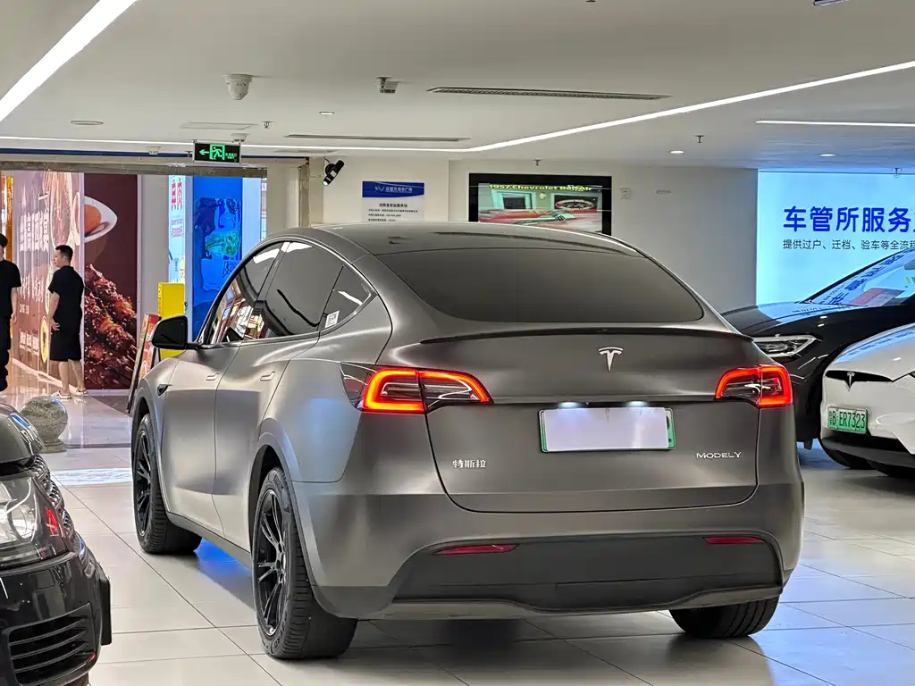 Tesla Model Y — фото 5