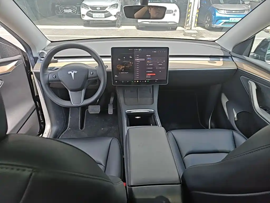 Tesla Model Y — фото 6