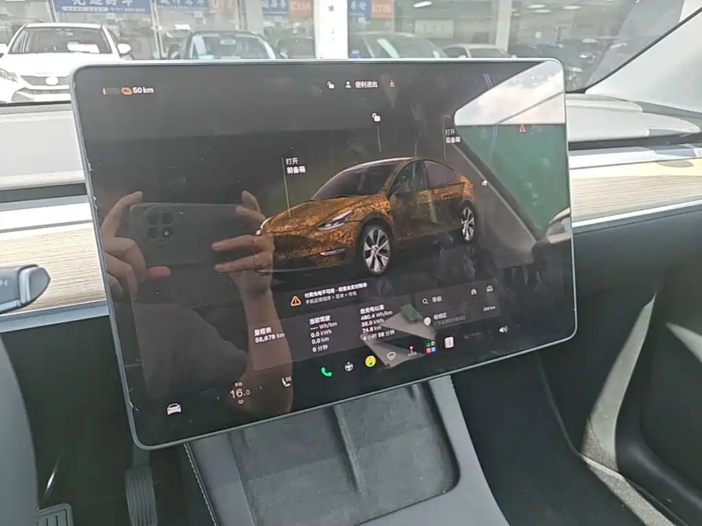 Tesla Model Y — фото 9