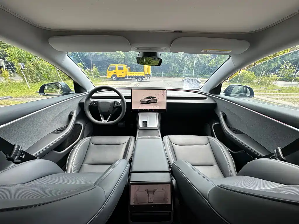 Tesla Model 3 — фото 11
