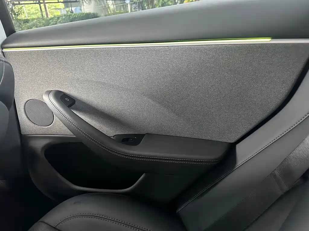 Tesla Model 3 — фото 14
