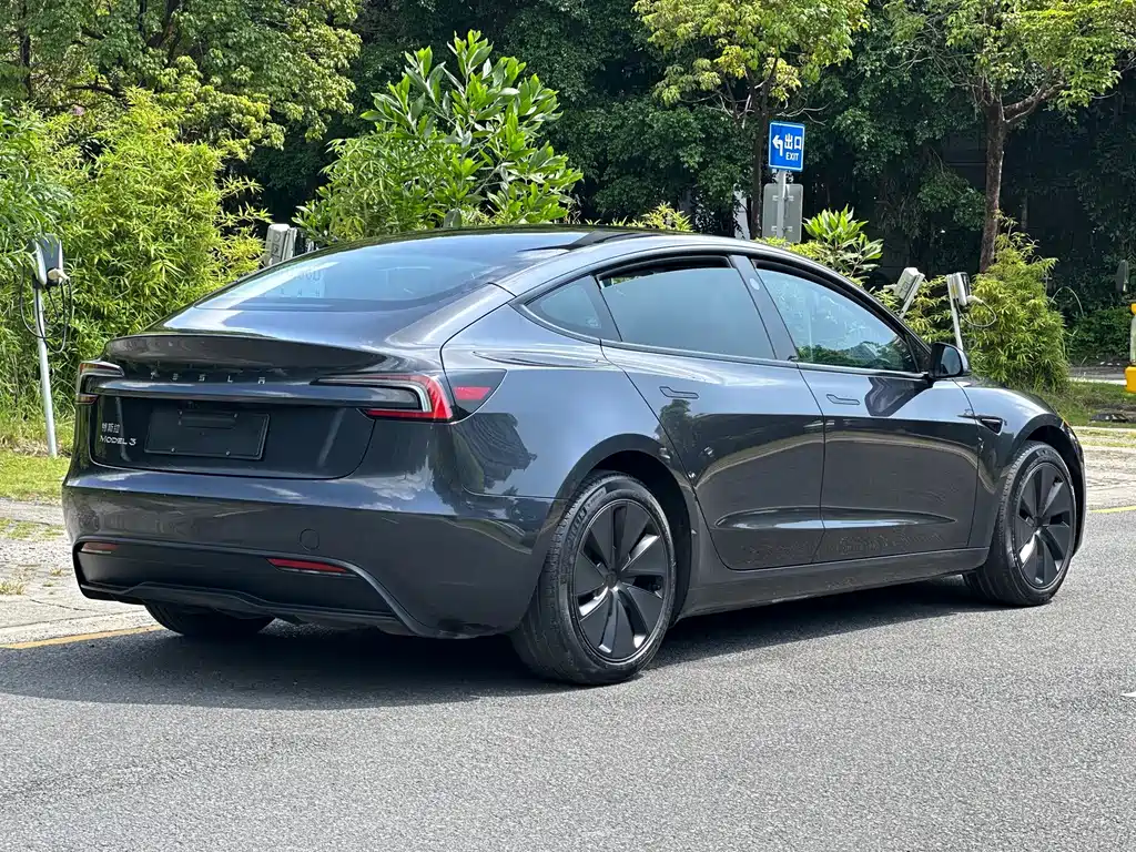 Tesla Model 3 — фото 15