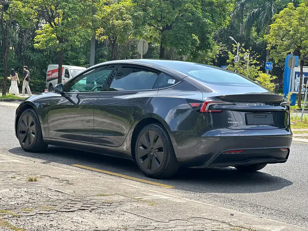 Tesla Model 3 — фото 17