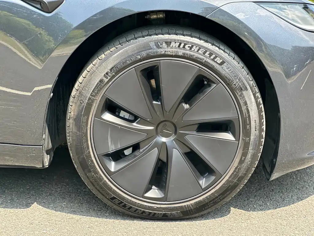 Tesla Model 3 — фото 19