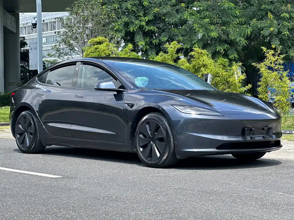 Tesla Model 3 — фото 3