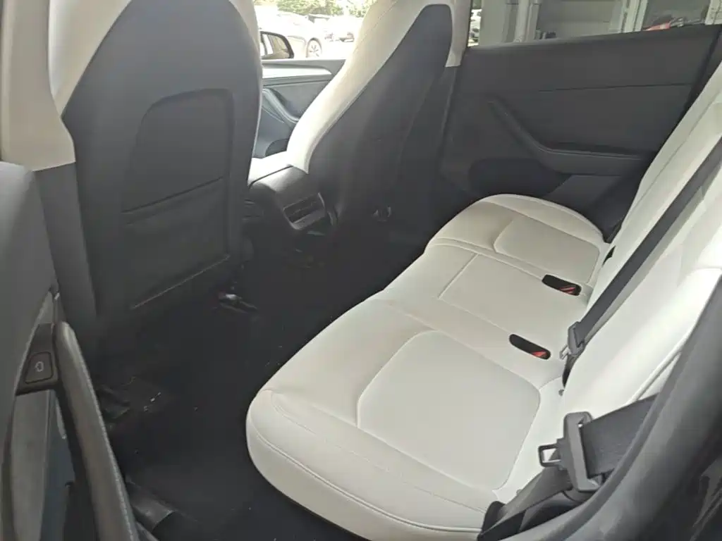 Tesla Model Y — фото 17