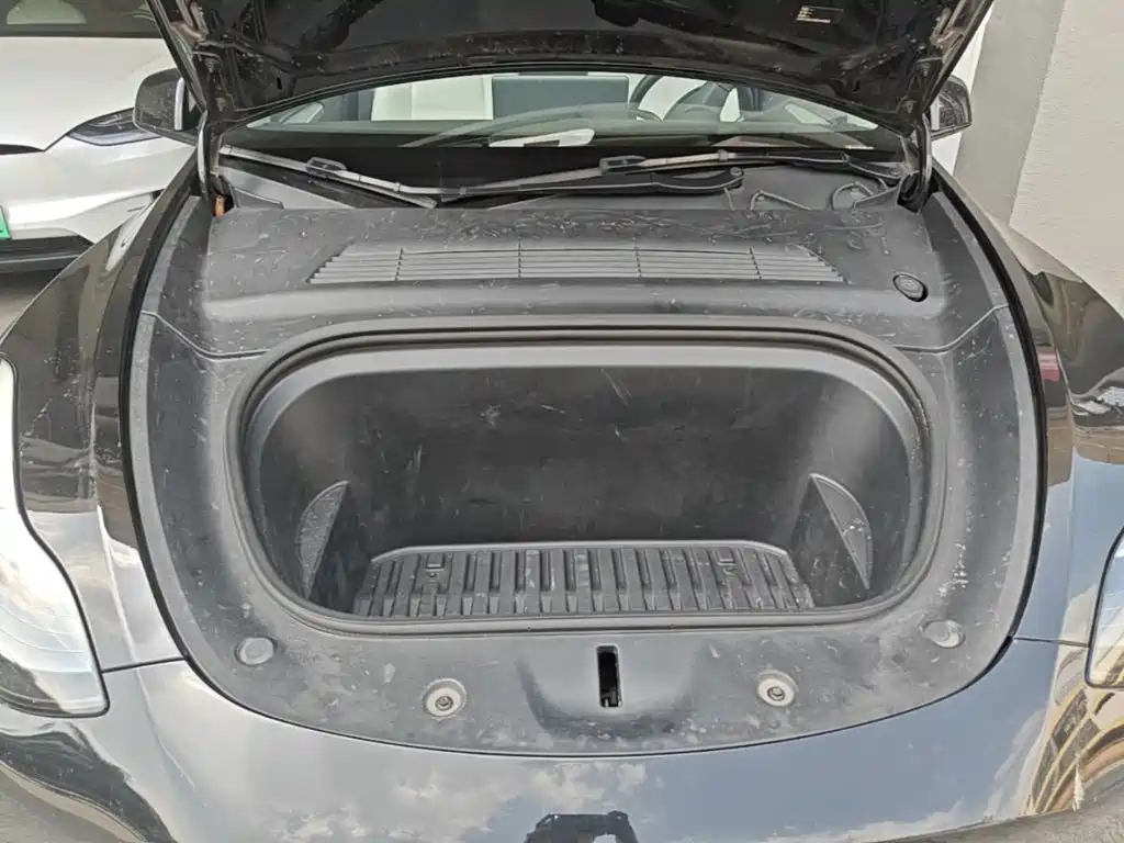 Tesla Model Y — фото 20