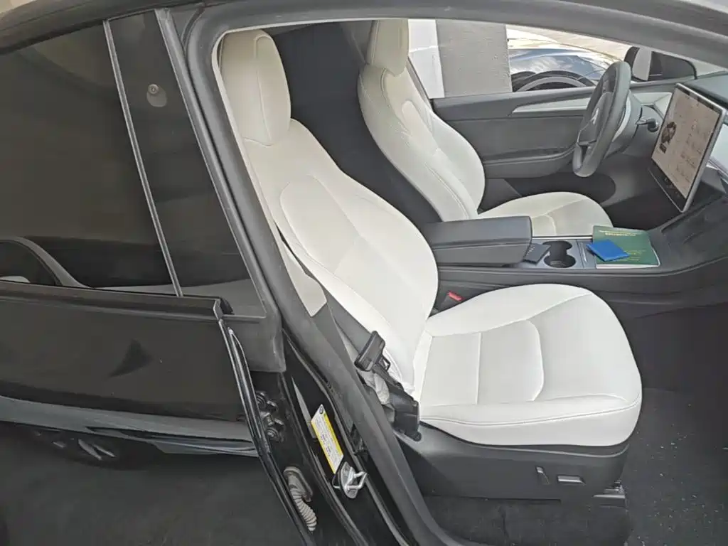 Tesla Model Y — фото 25