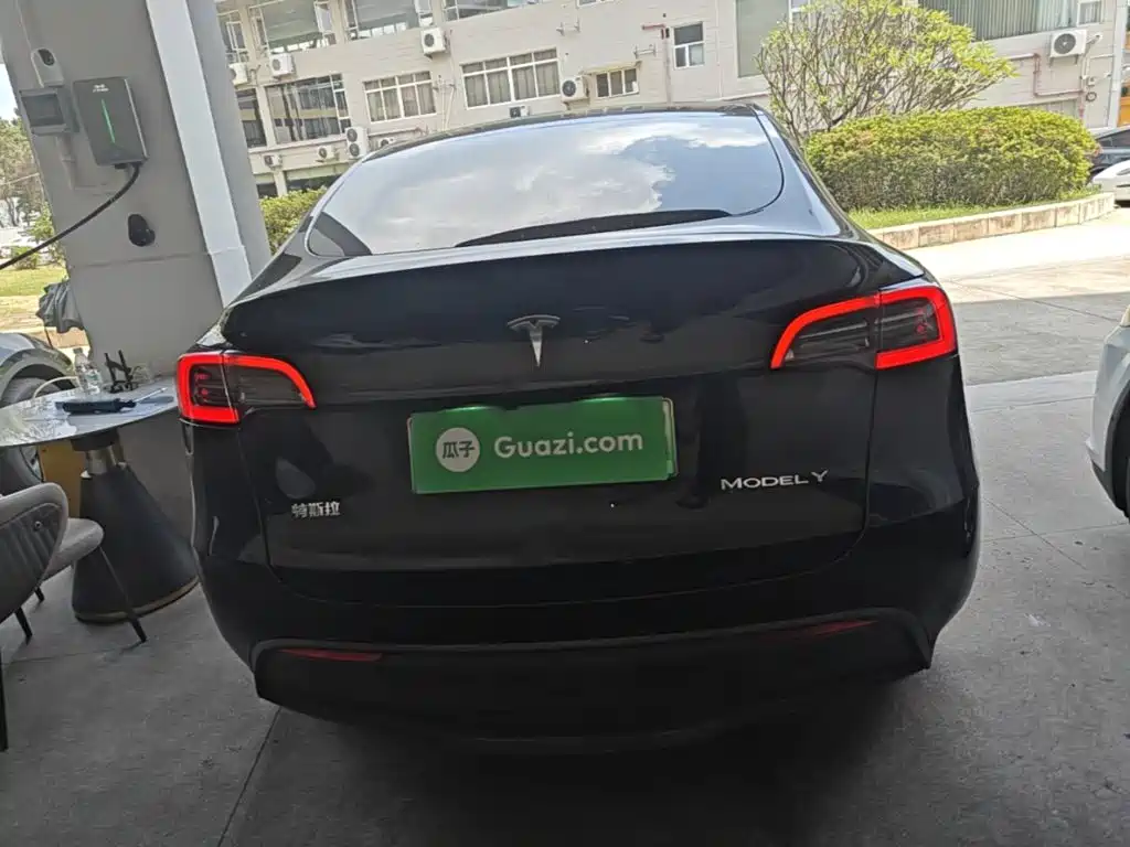 Tesla Model Y — фото 6