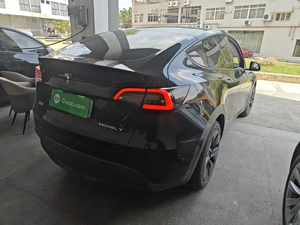 Tesla Model Y — фото 7