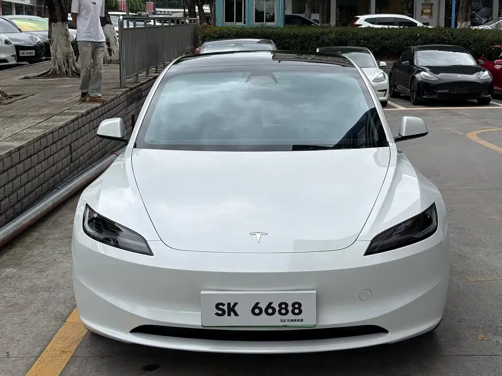 Tesla Model 3 — фото 2