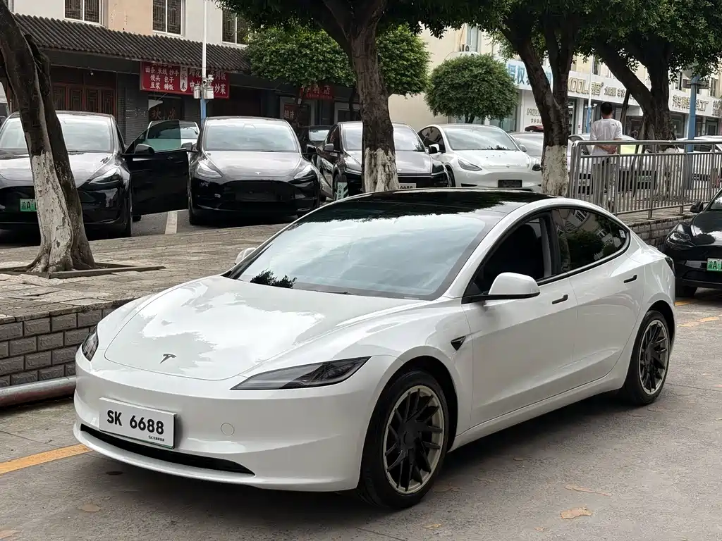 Tesla Model 3 — фото 3