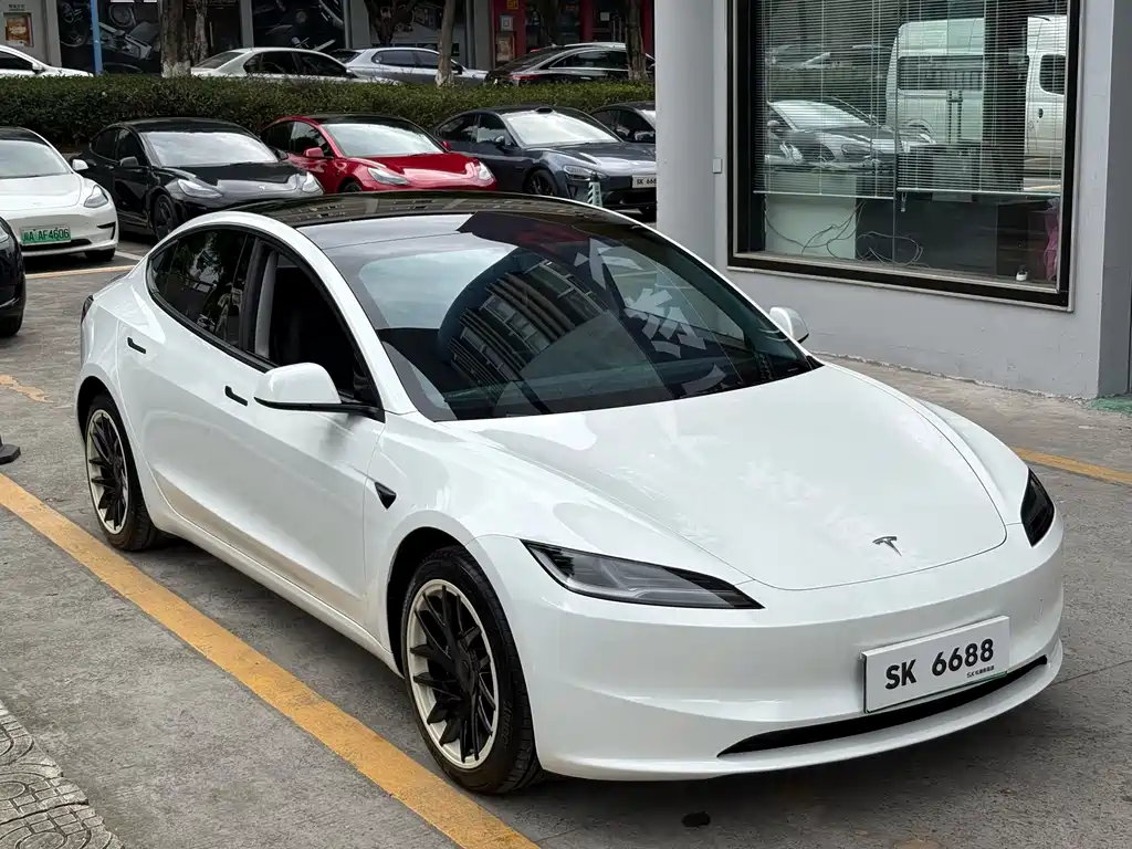 Tesla Model 3 — фото 4