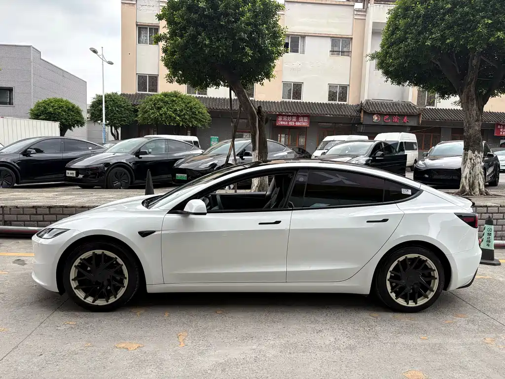 Tesla Model 3 — фото 5