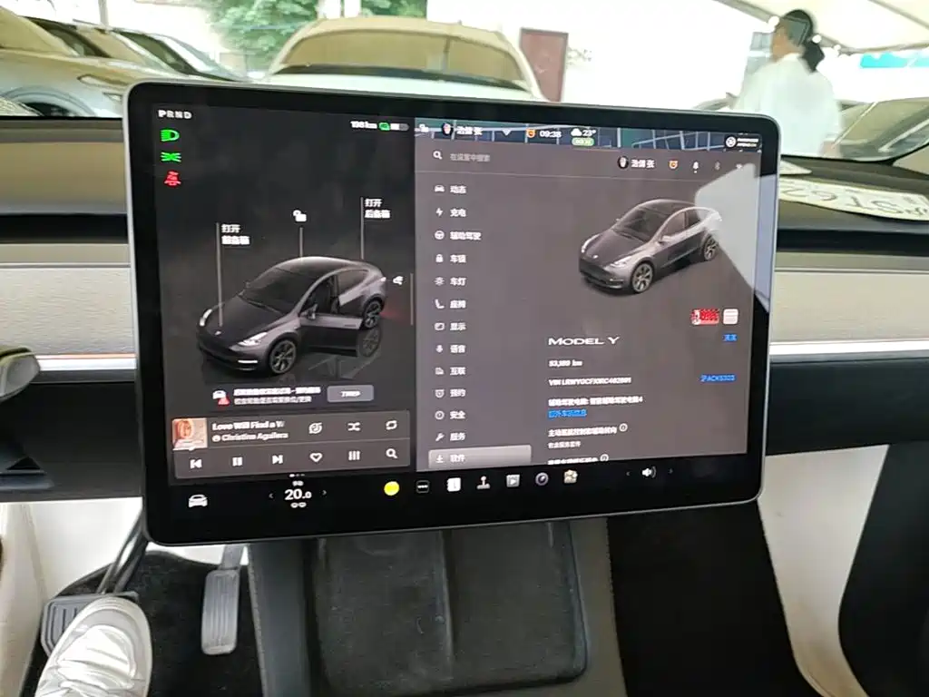 Tesla Model Y — фото 13