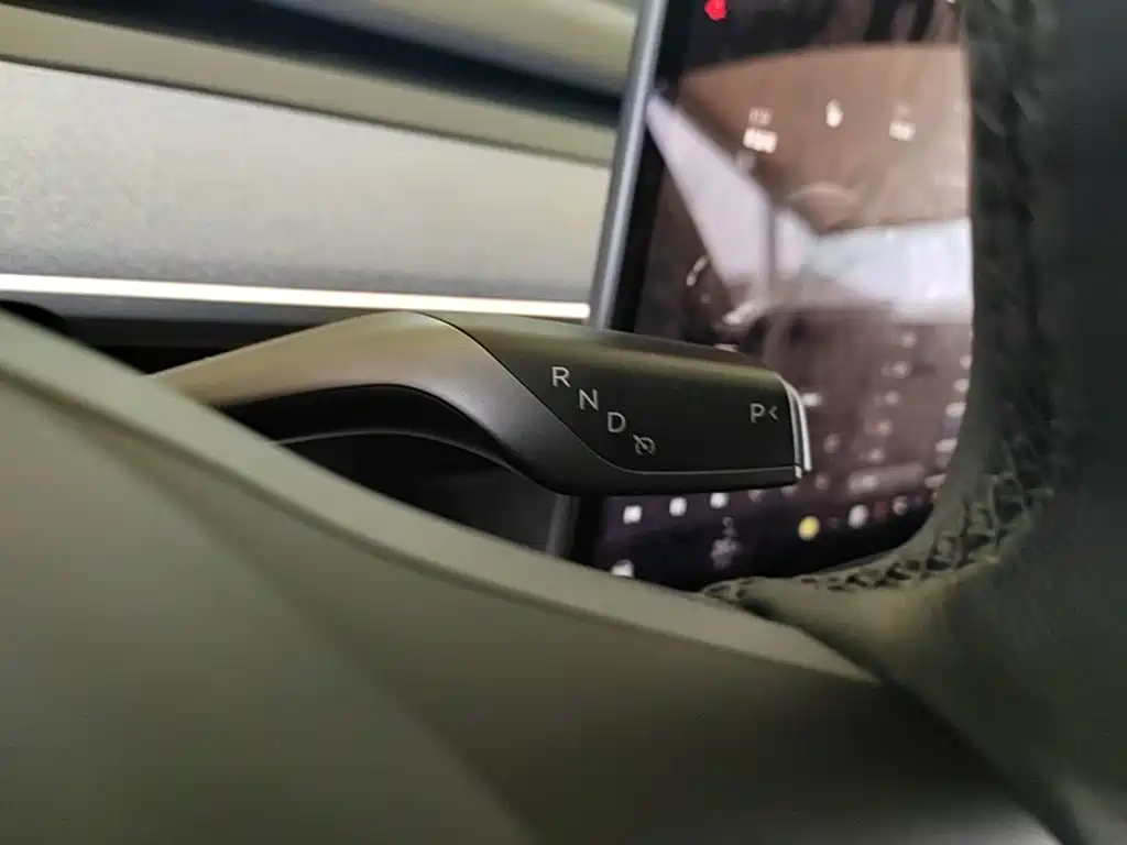 Tesla Model Y — фото 14