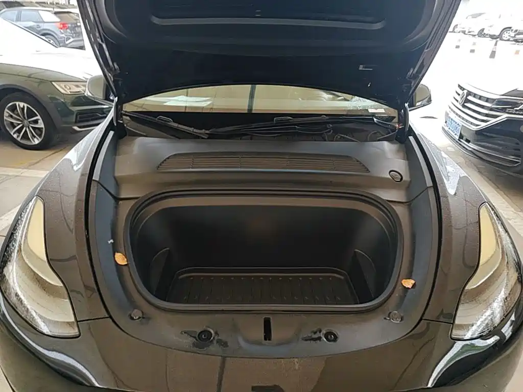 Tesla Model Y — фото 20