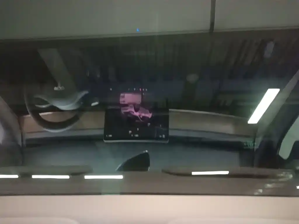 Tesla Model Y — фото 18