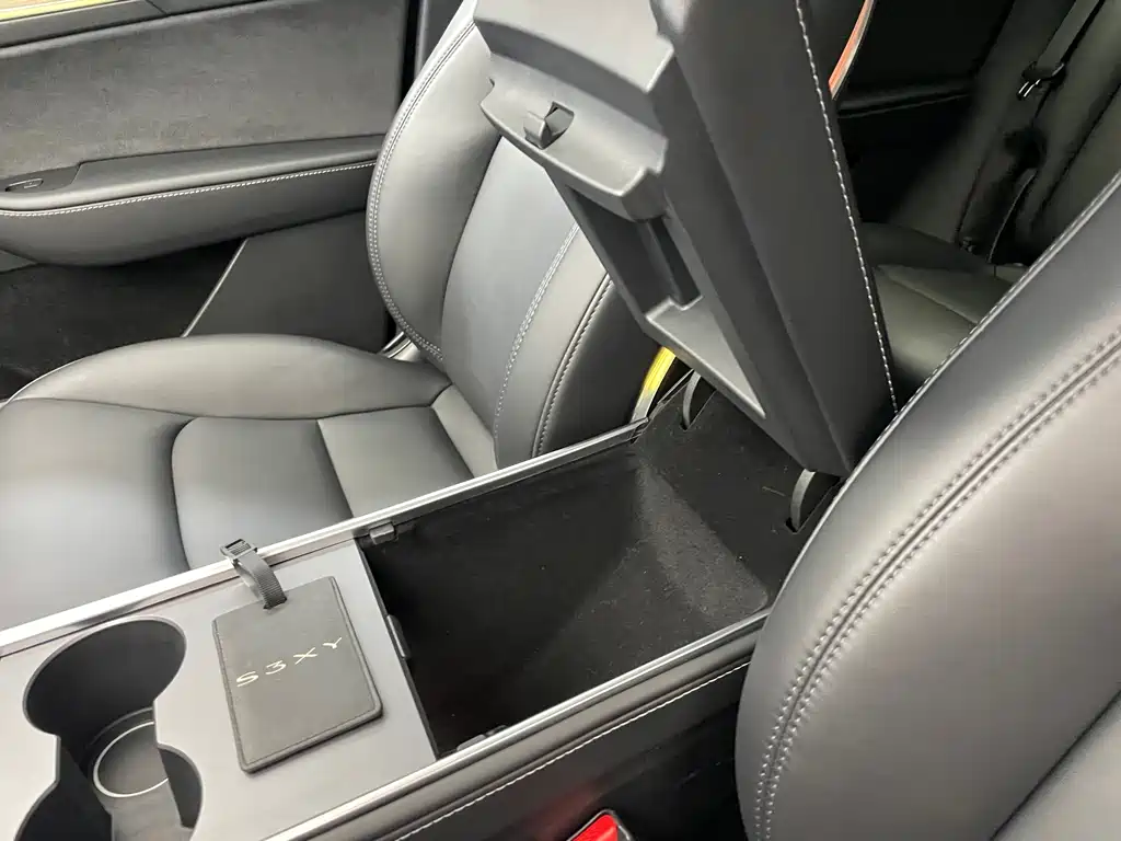 Tesla Model Y — фото 17