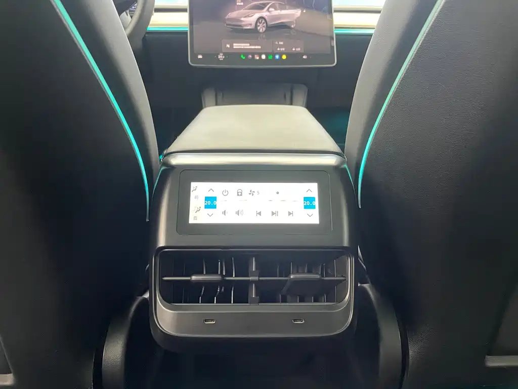 Tesla Model Y — фото 18
