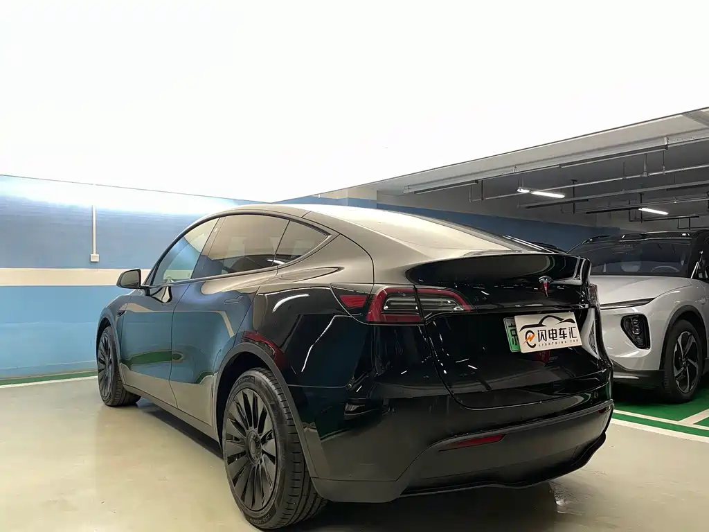 Tesla Model Y — фото 8