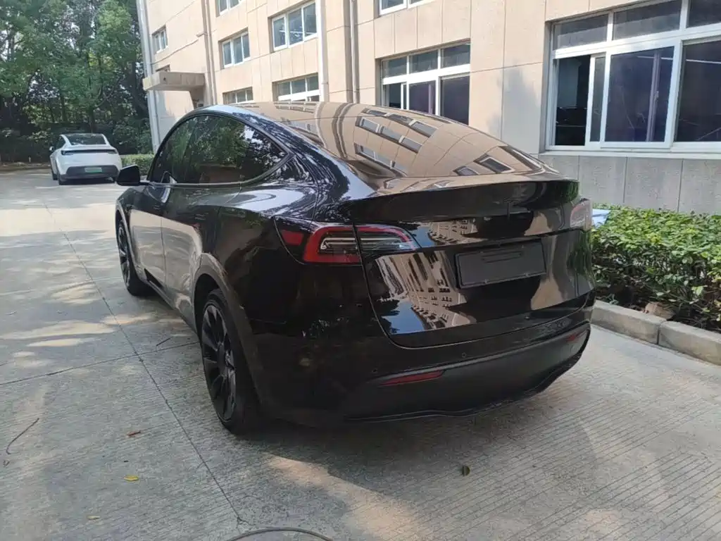 Tesla Model Y — фото 5