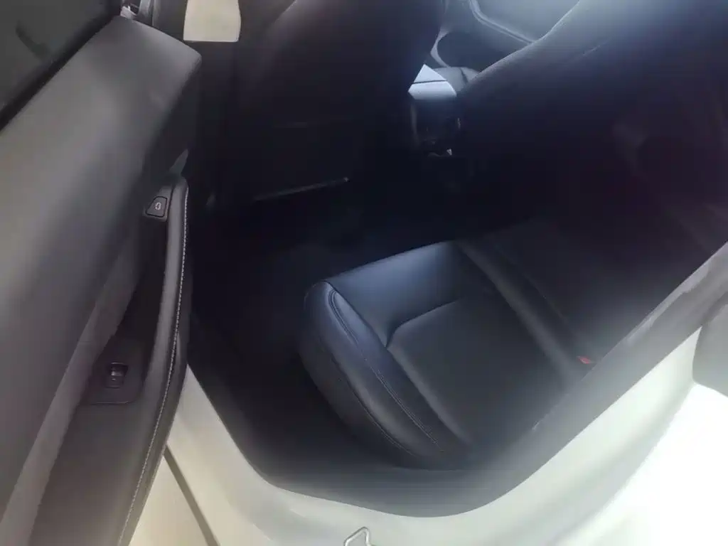 Tesla Model Y — фото 17