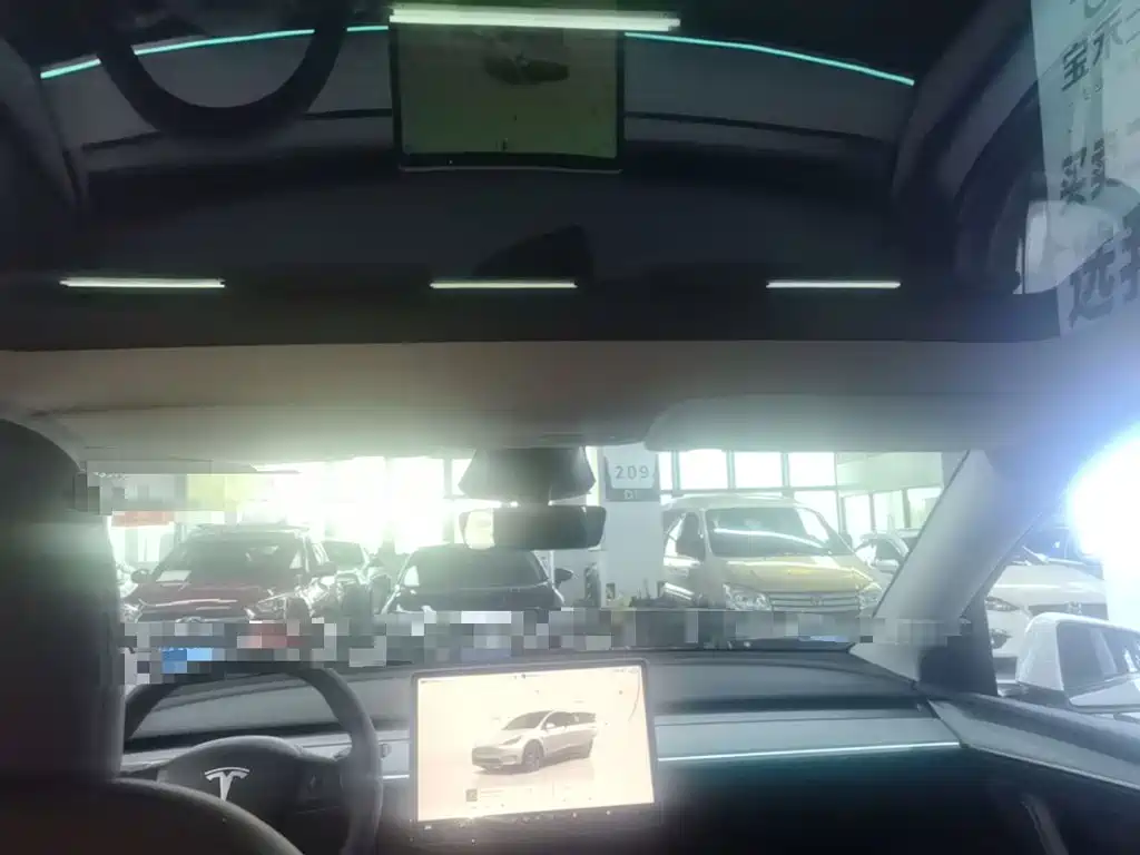 Tesla Model Y — фото 18