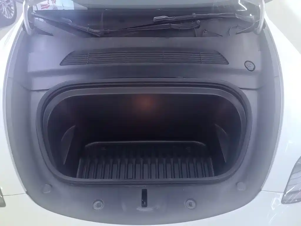 Tesla Model Y — фото 20