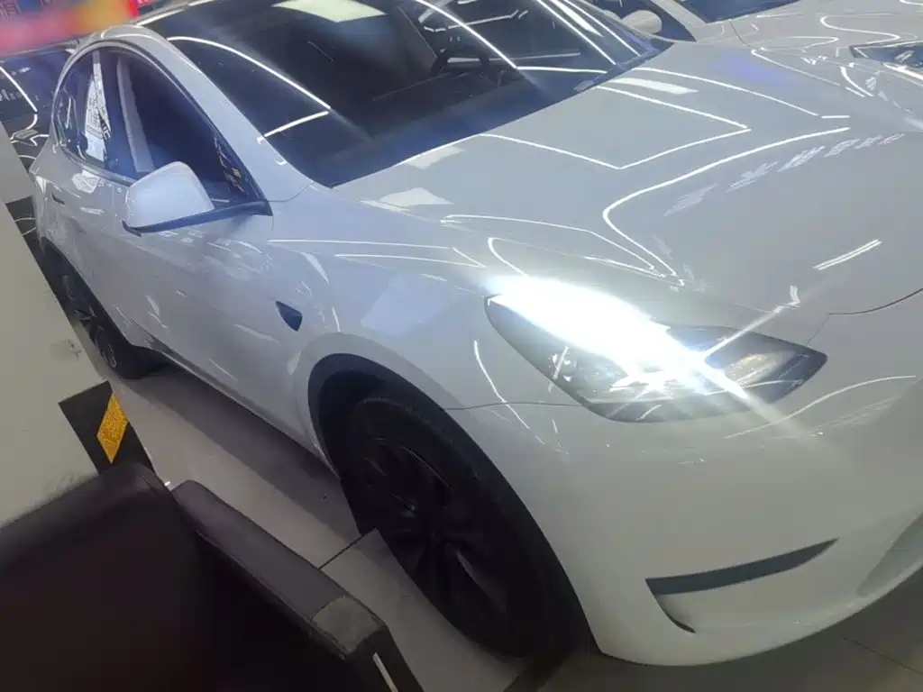 Tesla Model Y — фото 4