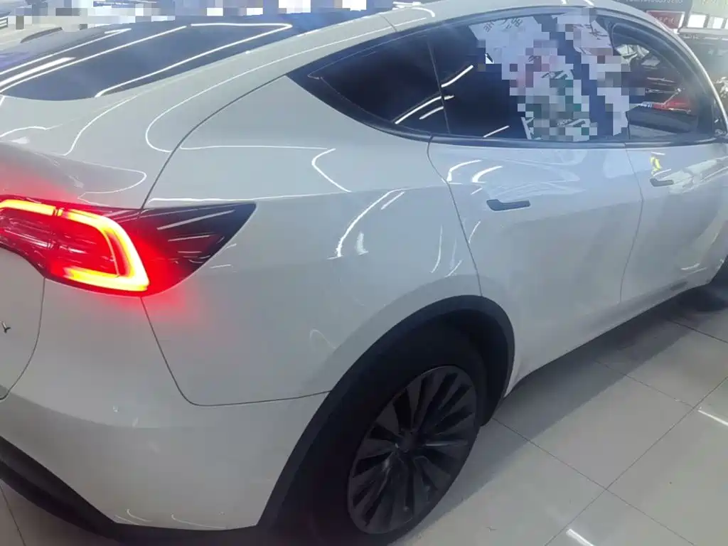 Tesla Model Y — фото 7