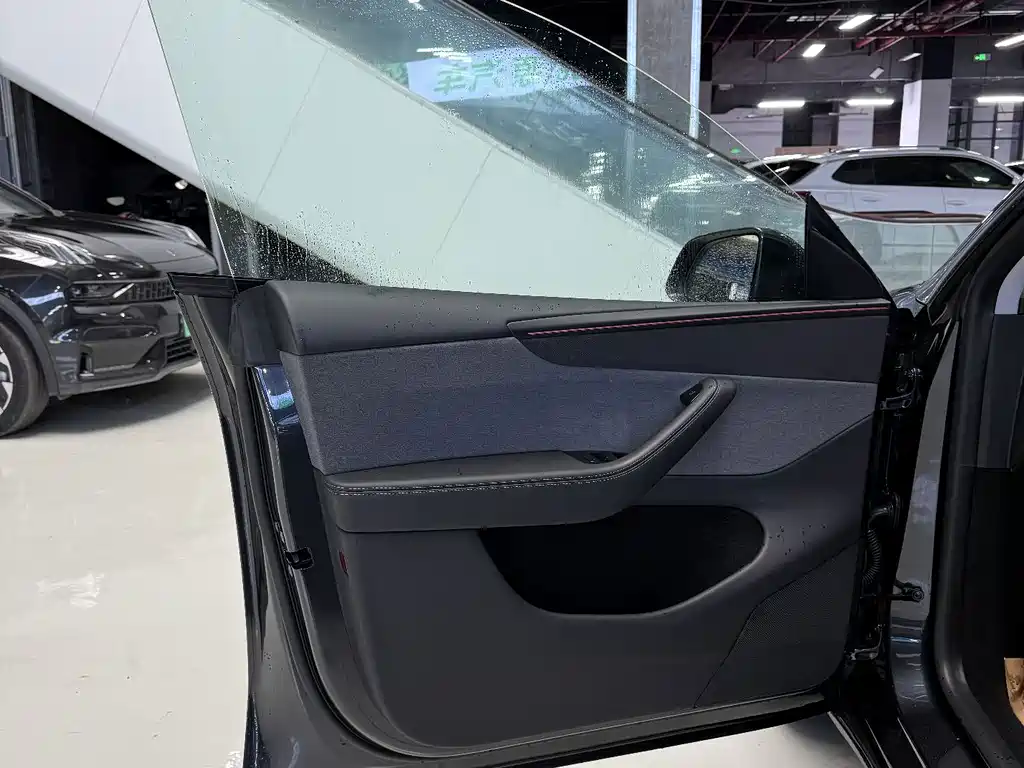 Tesla Model Y — фото 19