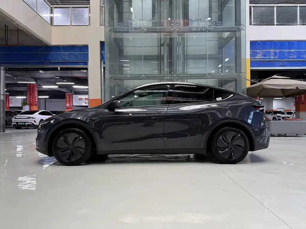 Tesla Model Y — фото 4