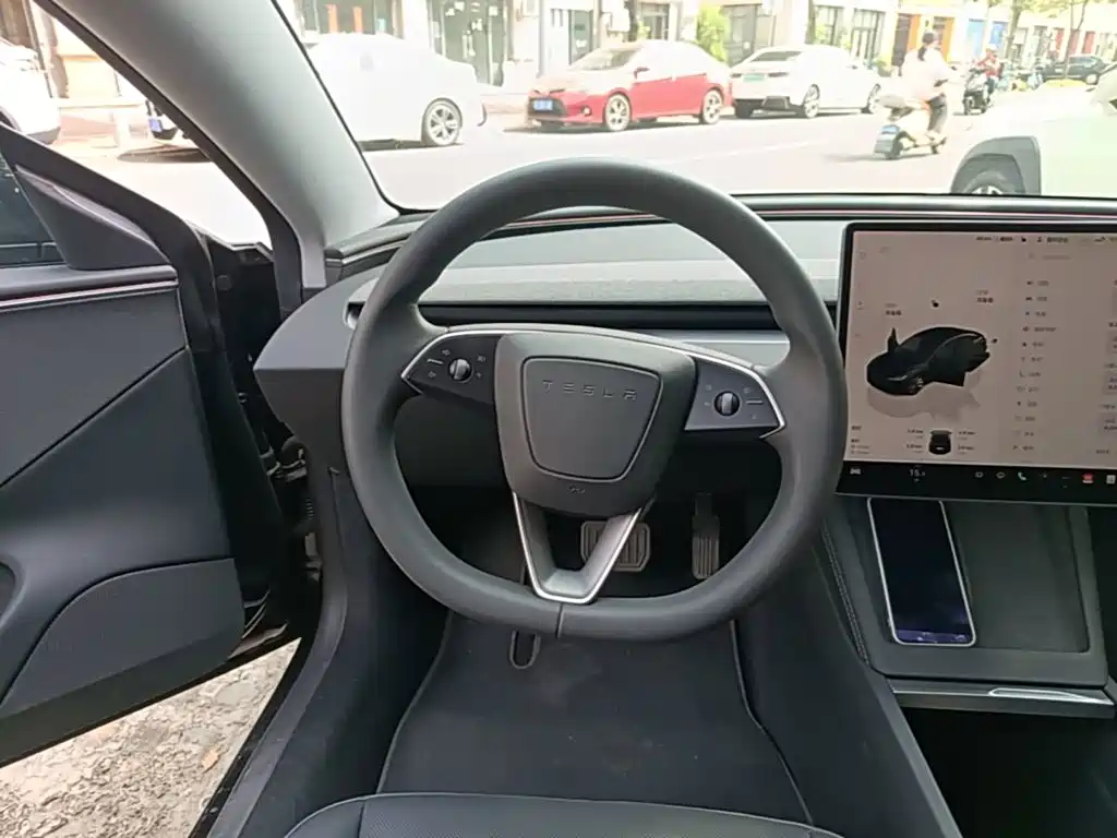 Tesla Model 3 — фото 11
