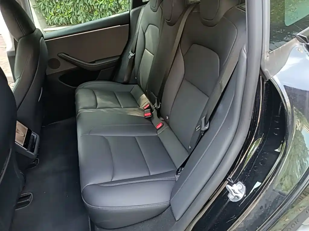 Tesla Model 3 — фото 17