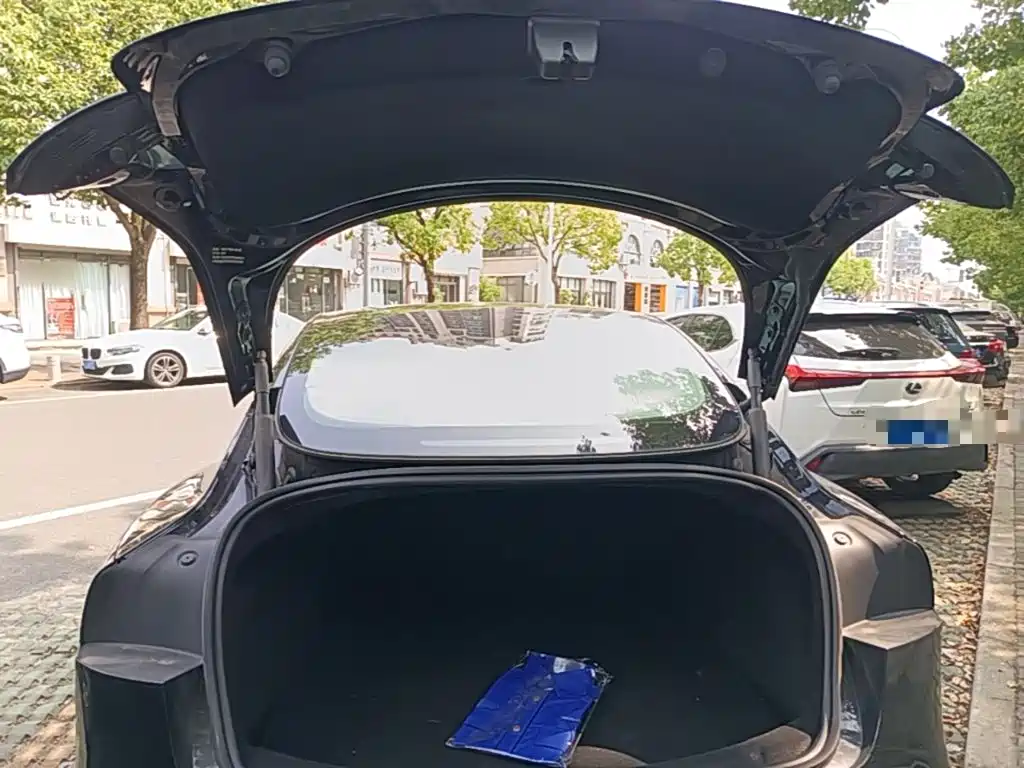 Tesla Model 3 — фото 19
