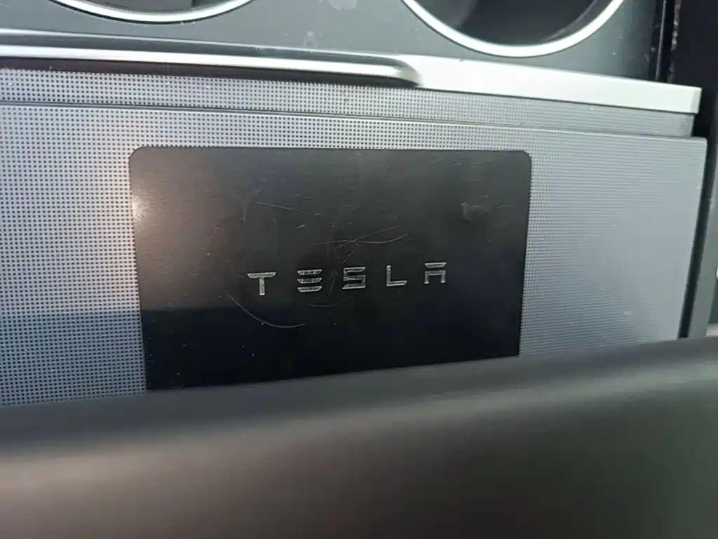 Tesla Model 3 — фото 9