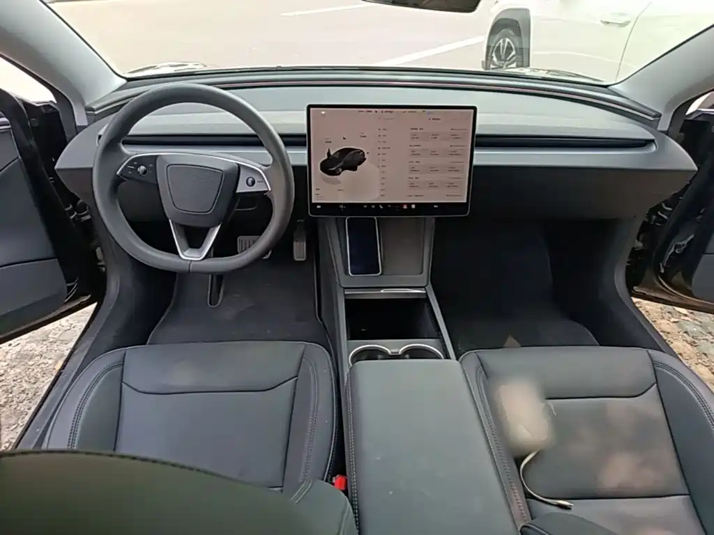 Tesla Model 3 — фото 10