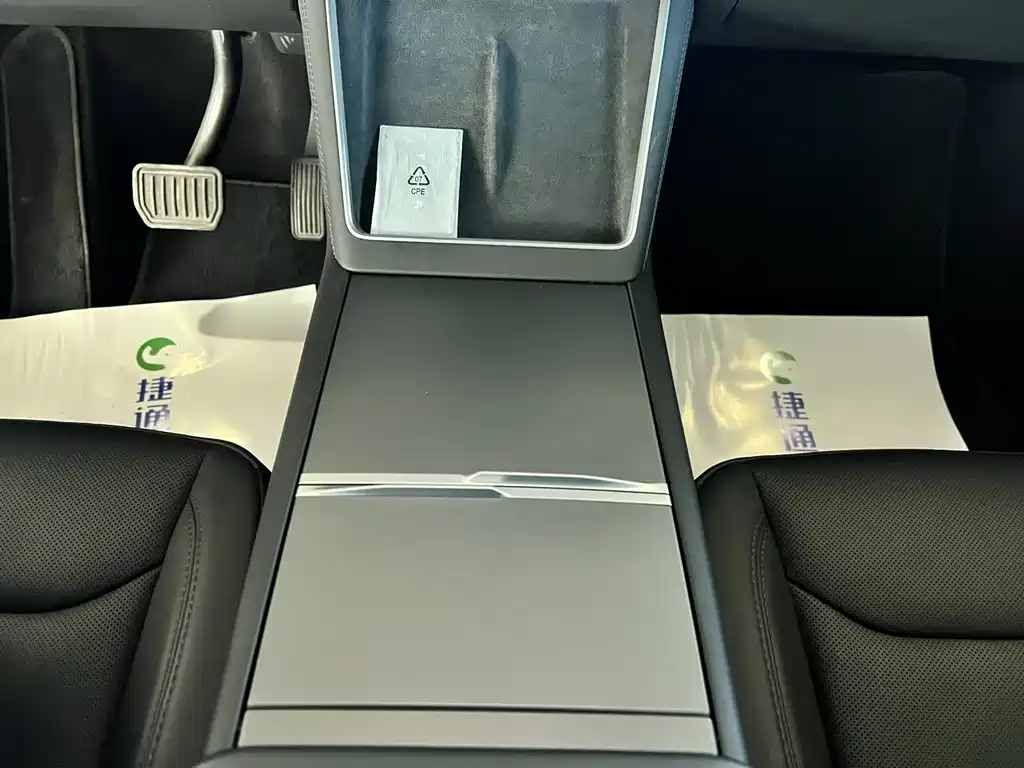 Tesla Model Y — фото 11