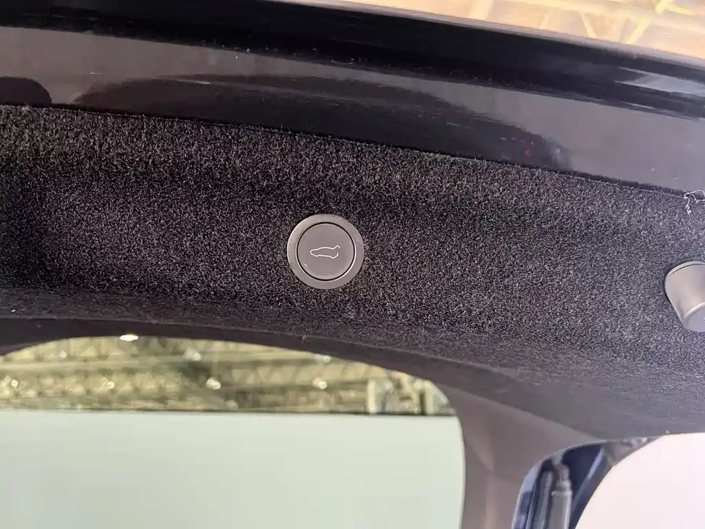 Tesla Model Y — фото 17