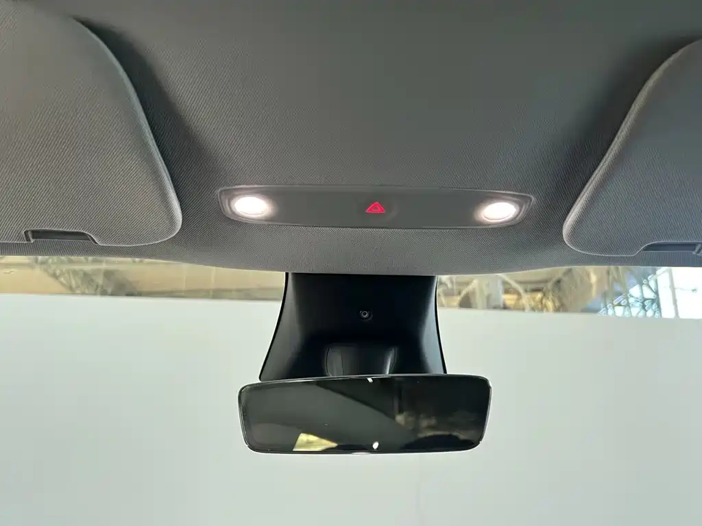 Tesla Model Y — фото 18