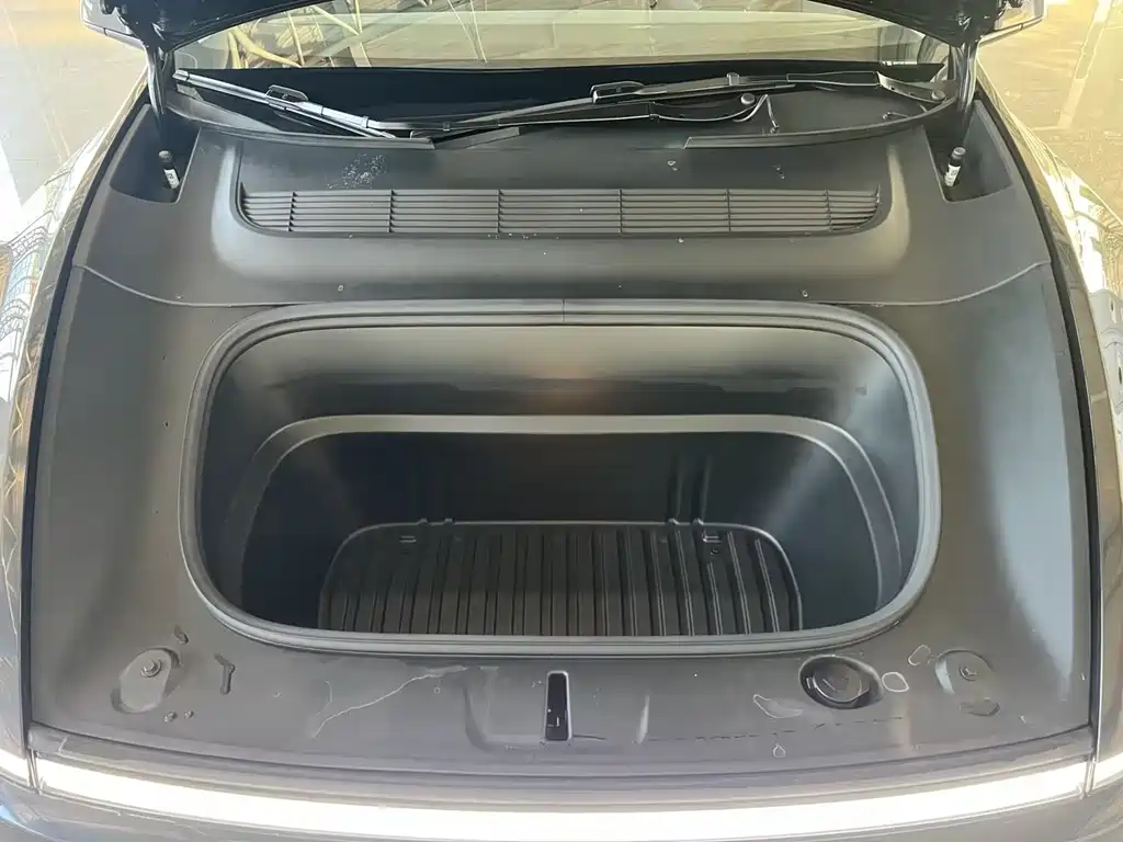 Tesla Model Y — фото 19