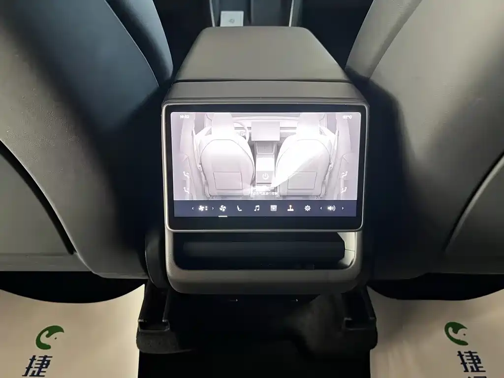 Tesla Model Y — фото 26