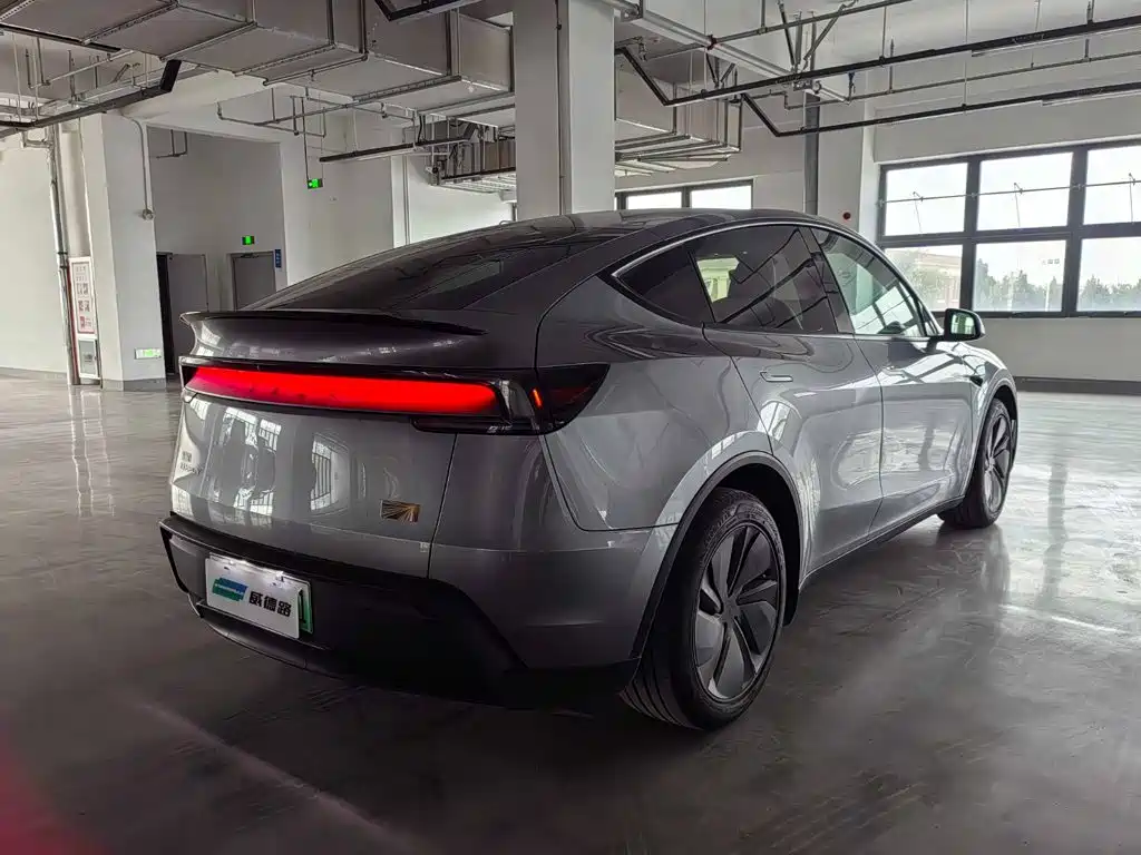Tesla Model Y — фото 4