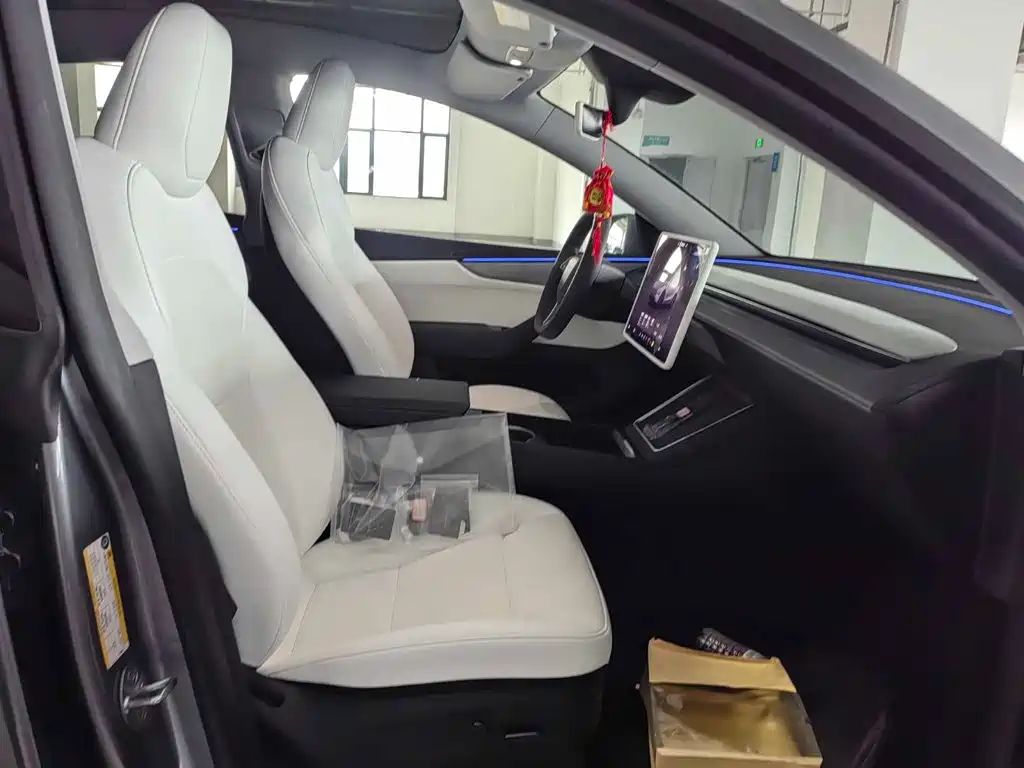 Tesla Model Y — фото 10