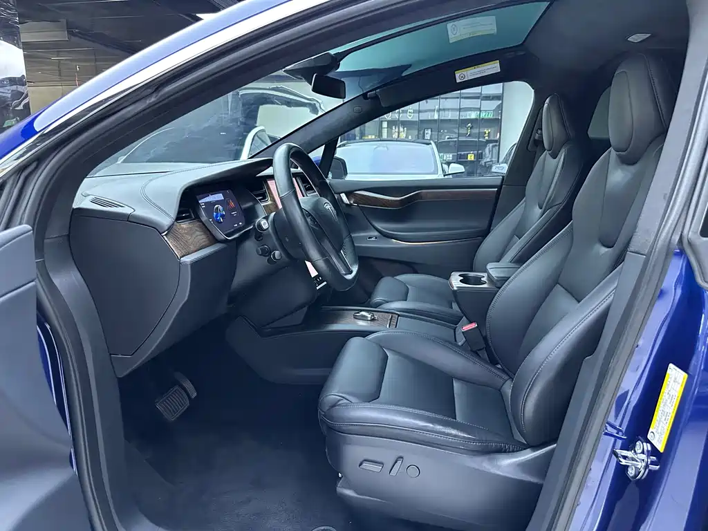 Tesla Model X — фото 7