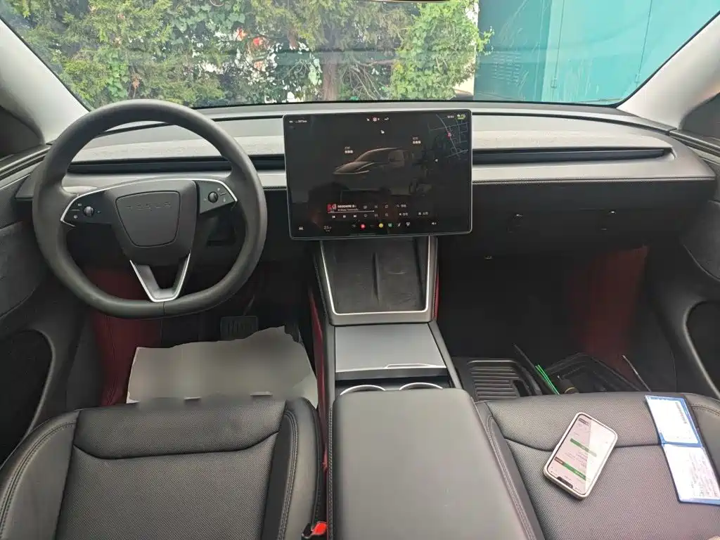 Tesla Model Y — фото 5